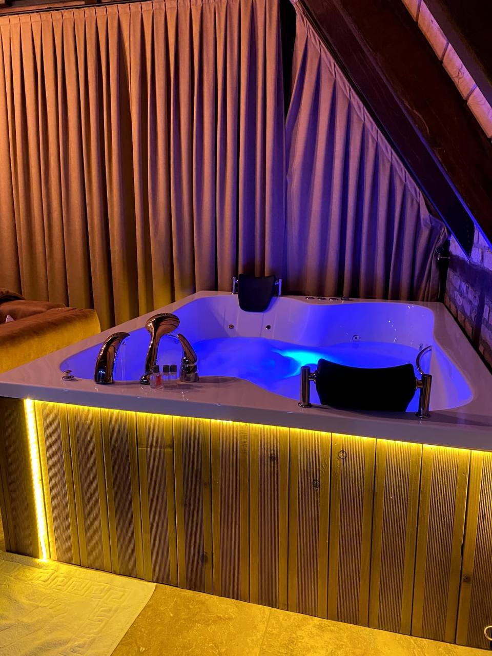 Sapanca Şükriye'de Dağ Manzaralı 1+1 Rustik Bungalov