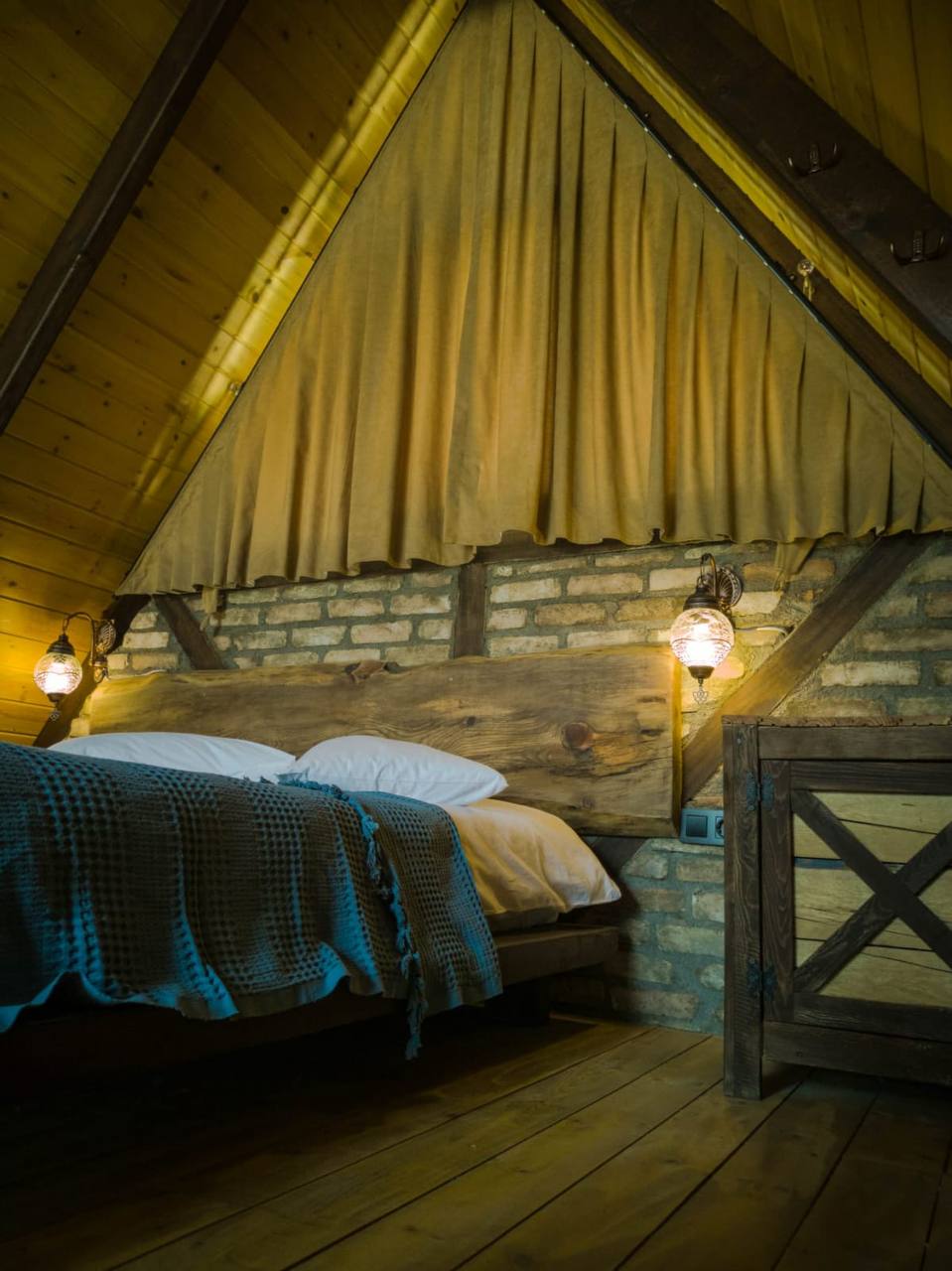 Sapanca Şükriye'de Dağ Manzaralı 1+1 Rustik Bungalov