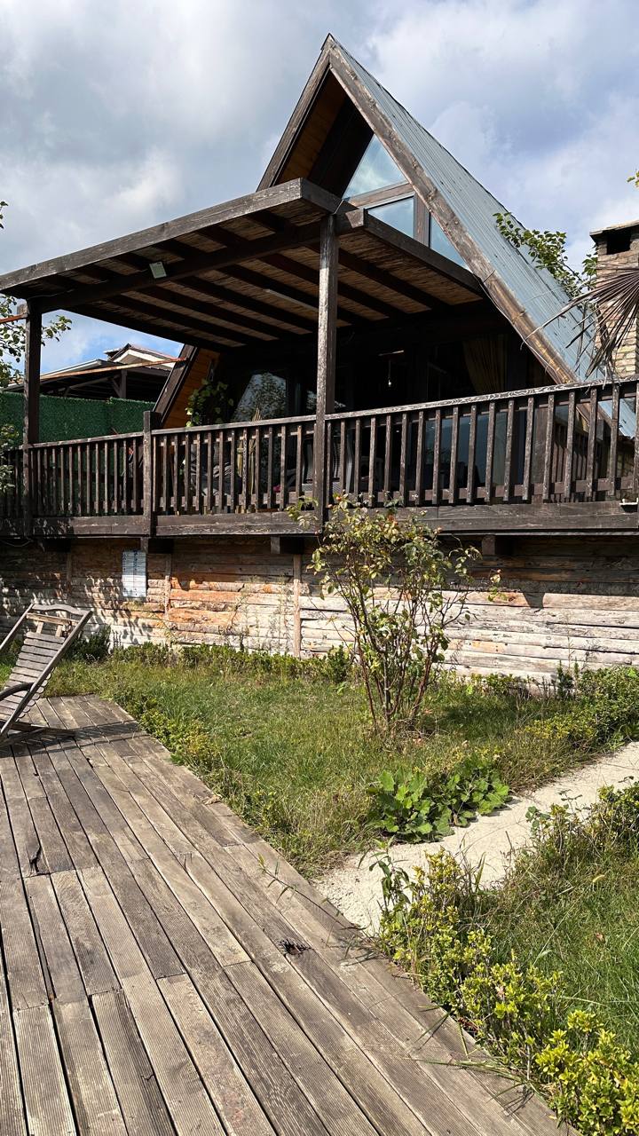 Sapanca Şükriye'de Dağ Manzaralı 1+1 Rustik Bungalov